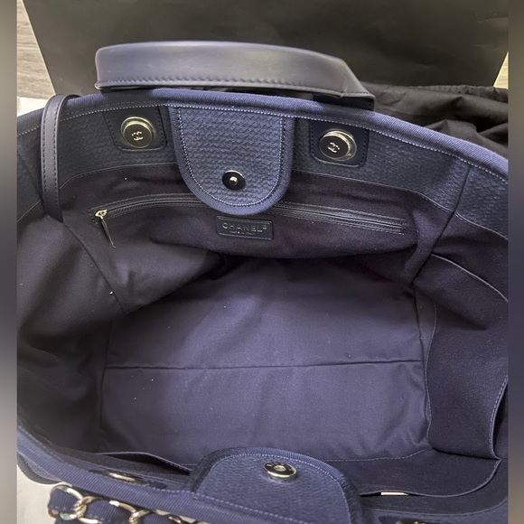 *SOLD* CHANEL DEAUVILLE LARGE TOTE - Picture 3 of 16